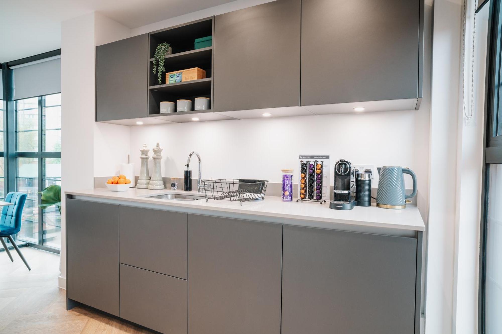 Luxury City & Canal View Stylish Pad, Family, Contractors, Fast Wifi 버밍엄 외부 사진